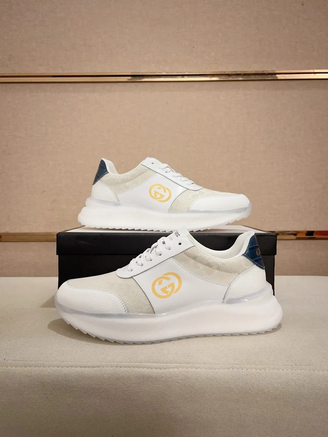 Men's men's shoes💰 462💰🇮🇹🇮🇹GUCCI🔍🔍new models are on sale at the same time at the counter. The uppers🇮🇹 are made of top-grain cowhide imported from Italy. Fully imported genuine leather lining 💪💪, completely 1⃣️ to 1⃣️ replica 🇮🇹💪💪, ⚠ sole: original sole provided by the original factory, exclusive movable molded sole super comfortable, ⚠ original factory follow-up, 🔍🔍 high quality, you can go in and out of the counter at will, welcome to compare⚠. Code number:38-44